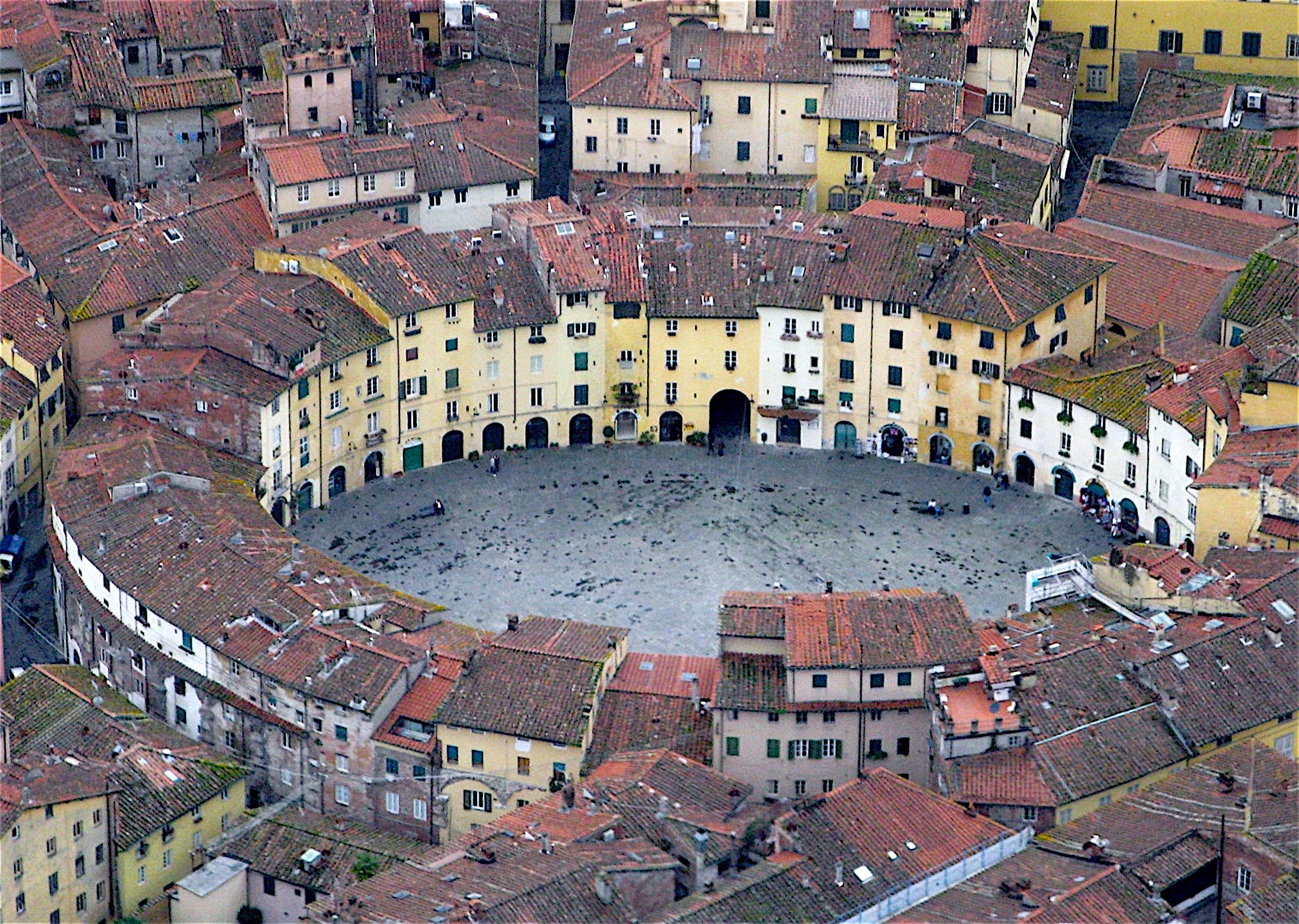 piazza_anfiteatro_vista_alto_monumenti_storia