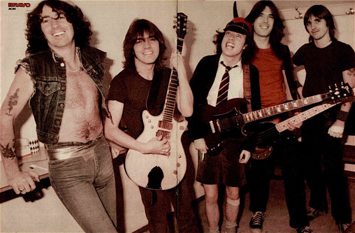 BACK IN BLACK AC/DC (1980) rock storia curiosando anni 80