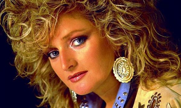 TOTAL ECLIPSE OF THE HEART – Bonnie Tyler – (1983)